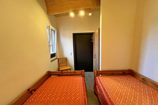 Foto van Vakantieappartement met eigen toegang tot het meer en een aanlegsteiger. - BedRoom