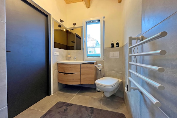 Foto van Vakantieappartement met eigen toegang tot het meer en een aanlegsteiger. - BathRoom