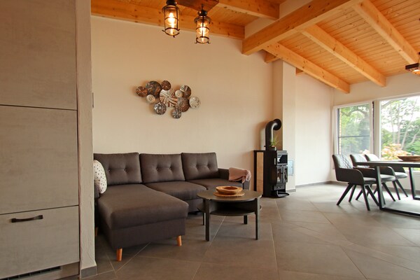 Foto van Vakantieappartement met eigen toegang tot het meer en een aanlegsteiger. - LivingRoom