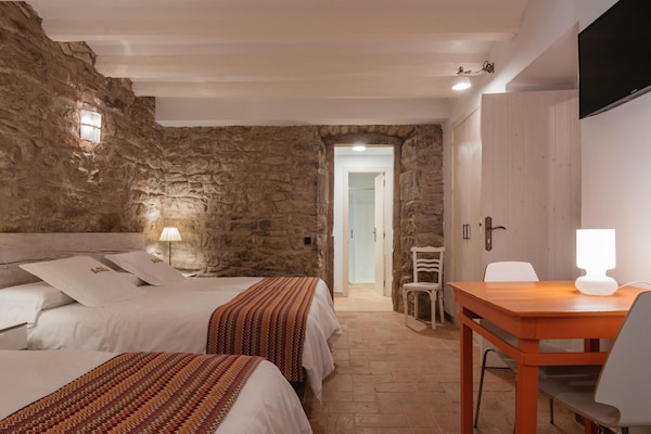 Foto van Cottage in Castellnou met boswandelingen - Vakantiehuis in Castellnou de Bages - BedRoom