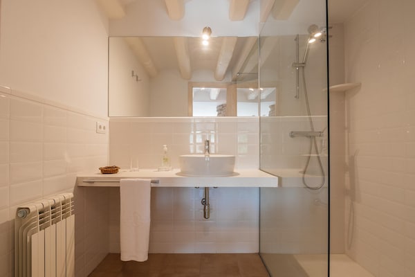 Foto van Cottage in Castellnou met boswandelingen - Vakantiehuis in Castellnou de Bages - BathRoom