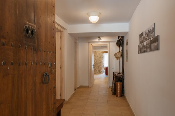 Foto van Cottage in Castellnou met boswandelingen - Vakantiehuis in Castellnou de Bages - HallReception