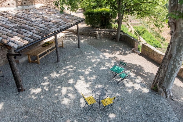 Foto van Cottage in Castellnou met boswandelingen - Vakantiehuis in Castellnou de Bages - GardenSummer