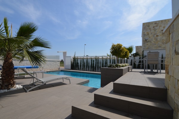 Foto van Villa met tuin en dakterras - Vakantiehuis in Ciudad Quesada - GardenSummer