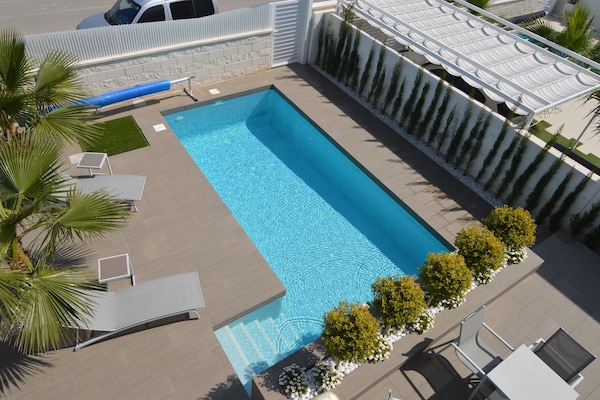 Foto van Villa met tuin en dakterras - Vakantiehuis in Ciudad Quesada - PoolOfHouse