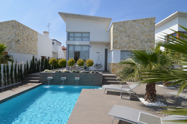 Foto van Villa met tuin en dakterras - Vakantiehuis in Ciudad Quesada - ExteriorSummer