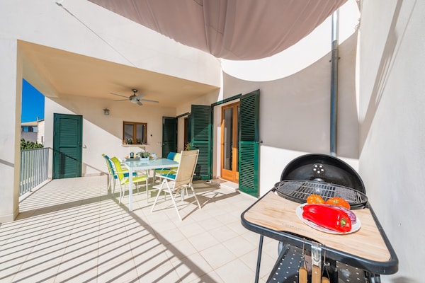 Foto van Villa in Búger met Uitzicht op Bergen - Vakantiehuis in Búger, Illes Balears - ExteriorSummer