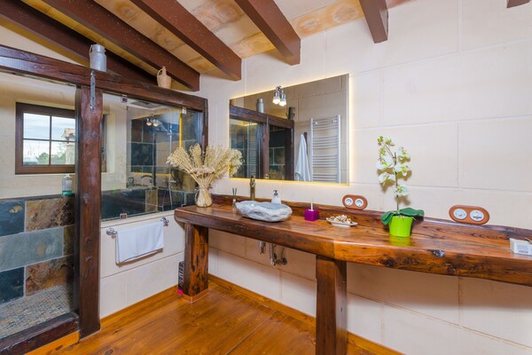 Foto van Mediterrane villa-retraite - Vakantiehuis in Felanitx, Illes Balears - ExteriorSummer