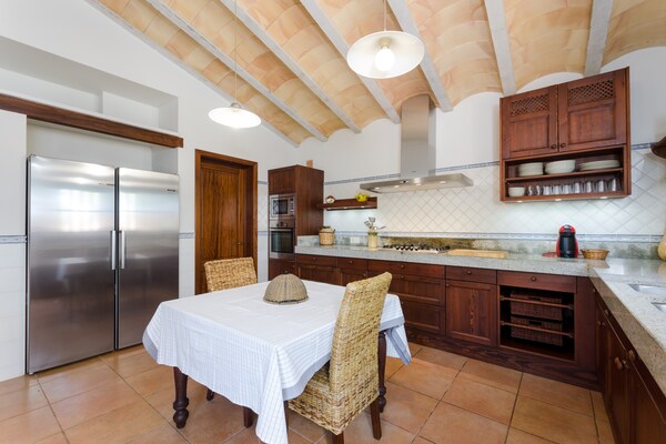 Foto van Ruime retraite nabij Sineu - Vakantiehuis in Lloret De Vistalegre, Illes Balears - ExteriorSummer