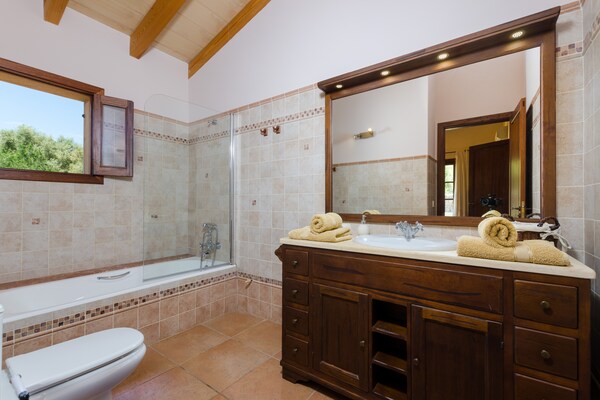 Foto van Ruime retraite nabij Sineu - Vakantiehuis in Lloret De Vistalegre, Illes Balears - ExteriorSummer