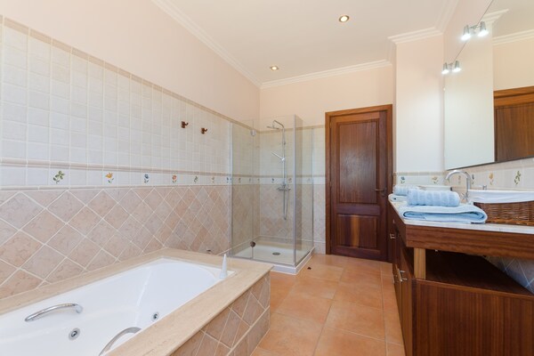 Foto van Ruime retraite nabij Sineu - Vakantiehuis in Lloret De Vistalegre, Illes Balears - ExteriorSummer