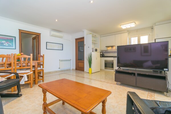 Foto van Appartement in Alcúdia aan het Strand - Vakantiehuis in Puerto De Alcúdia, Illes Balears - LivingRoom