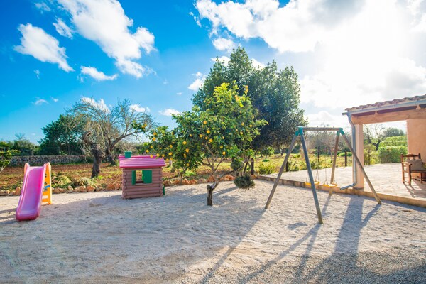 Foto van Villa in Sencelles met BBQ en Speeltuin - Vakantiehuis in Sencelles, Illes Balears - GardenSummer