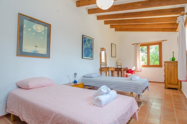 Foto van Villa in Sant Elm met Zwembad & Strand - Vakantiehuis in Sant Elm (andratx), Illes Balears - BedRoom