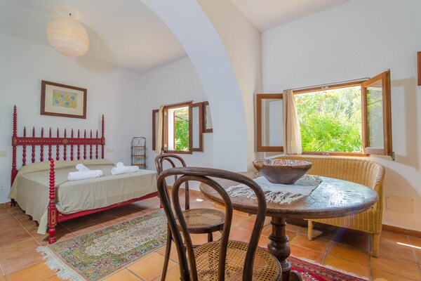 Foto van Villa in Sant Elm met Zwembad & Strand - Vakantiehuis in Sant Elm (andratx), Illes Balears - BedRoom