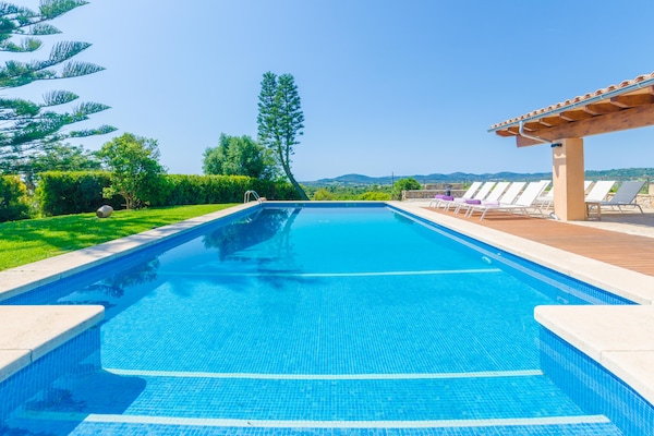 Foto van Rustiek landgoed met groot zwembad - Vakantiehuis in Sant Llorenç Des Cardassar, Illes Balears - PoolOfHouse