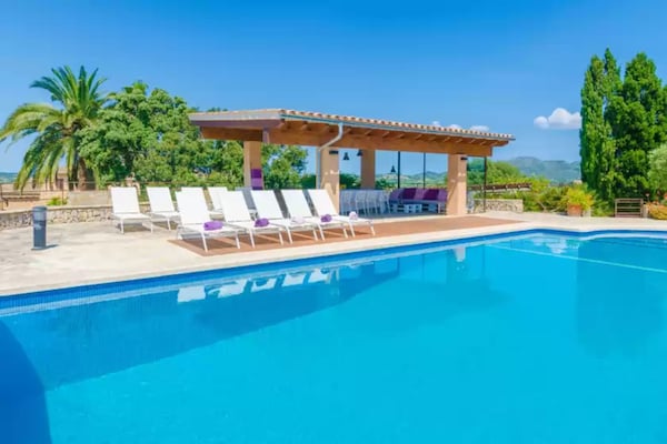 Foto van Rustiek landgoed met groot zwembad - Vakantiehuis in Sant Llorenç Des Cardassar, Illes Balears - PoolOfHouse