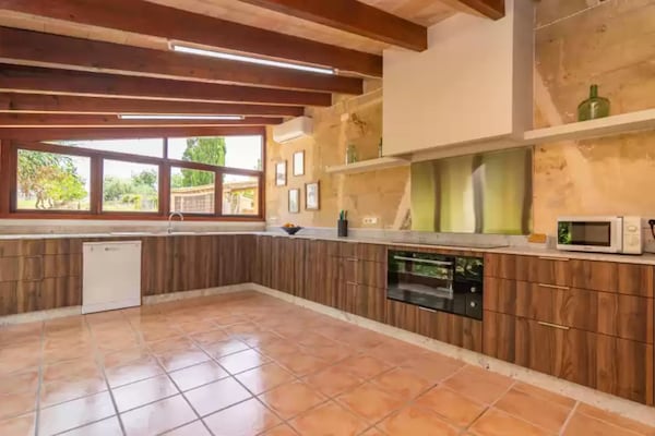 Foto van Rustiek landgoed met groot zwembad - Vakantiehuis in Sant Llorenç Des Cardassar, Illes Balears - Kitchen