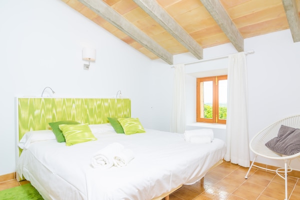 Foto van Rustiek landgoed met groot zwembad - Vakantiehuis in Sant Llorenç Des Cardassar, Illes Balears - BedRoom