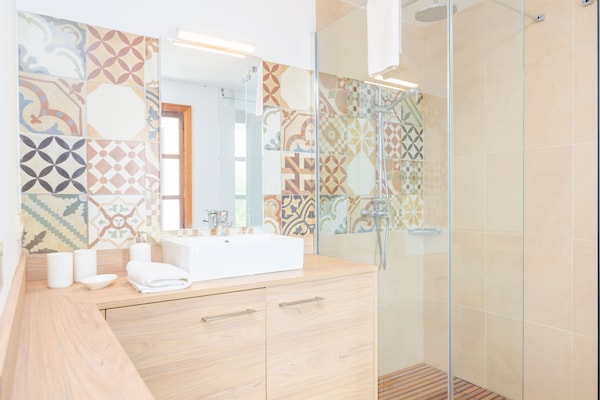 Foto van Rustiek landgoed met groot zwembad - Vakantiehuis in Sant Llorenç Des Cardassar, Illes Balears - BathRoom