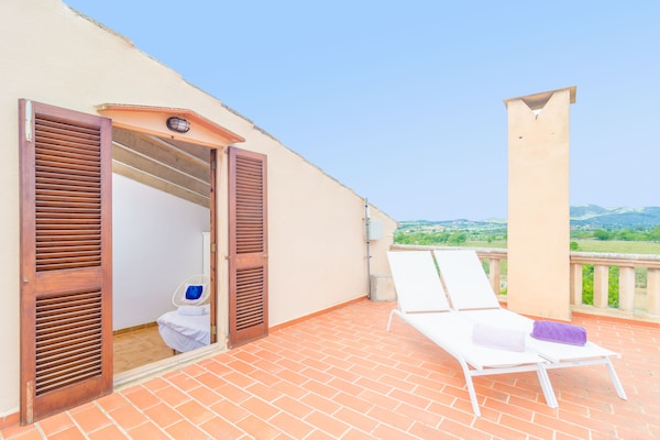 Foto van Rustiek landgoed met groot zwembad - Vakantiehuis in Sant Llorenç Des Cardassar, Illes Balears - HallReception