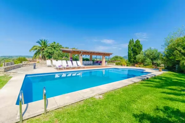 Foto van Rustiek landgoed met groot zwembad - Vakantiehuis in Sant Llorenç Des Cardassar, Illes Balears - PoolOfHouse