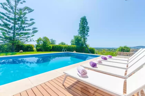 Foto van Rustiek landgoed met groot zwembad - Vakantiehuis in Sant Llorenç Des Cardassar, Illes Balears - PoolOfHouse