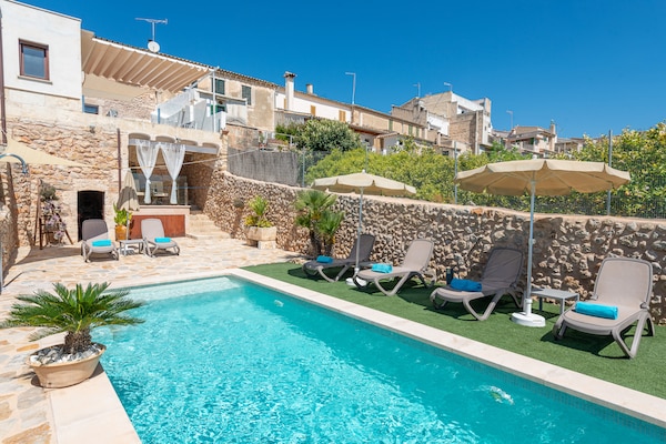 Foto van Villa met uitzicht op de bergen en zwembad - Vakantiehuis in Búger, Illes Balears - ExteriorSummer