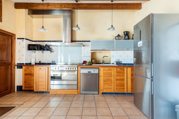 Foto van Villa met uitzicht op de bergen en zwembad - Vakantiehuis in Búger, Illes Balears - Kitchen