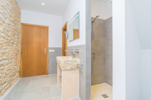 Foto van Stijlvol herenhuis met zwembad - Vakantiehuis in Randa (algaida), Illes Balears - BathRoom