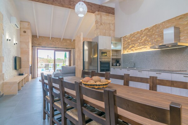 Foto van Stijlvol herenhuis met zwembad - Vakantiehuis in Randa (algaida), Illes Balears - DiningRoom