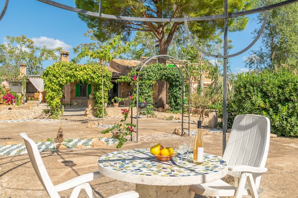 Foto van Villa in Santa Maria met zoutwaterzwembad - Vakantiehuis in Santa María Del Cami, Illes Balears - TerraceBalcony