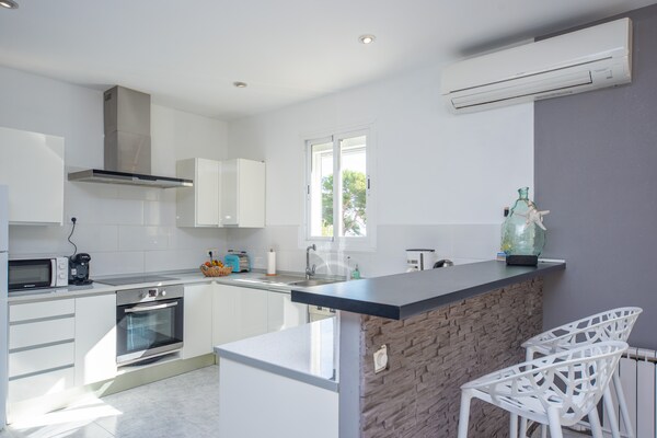 Foto van Majestueuze villa aan de kust - Vakantiehuis in , Illes Balears - Kitchen