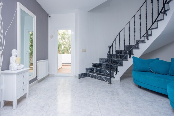 Foto van Majestueuze villa aan de kust - Vakantiehuis in , Illes Balears - Landing