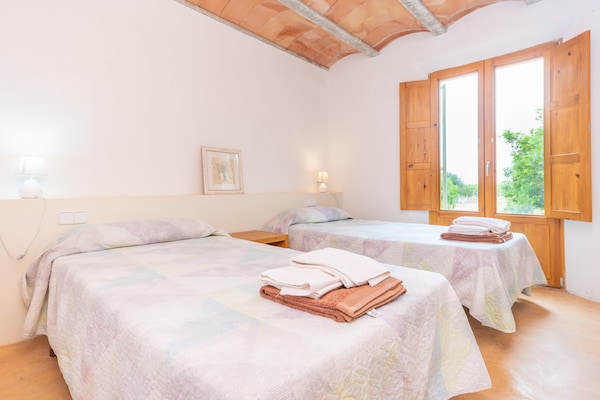 Foto van Ontspannen villaverblijf in Cala Bona - Vakantiehuis in , Illes Balears - BedRoom