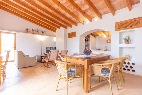 Foto van Ontspannen villaverblijf in Cala Bona - Vakantiehuis in , Illes Balears - DiningRoom