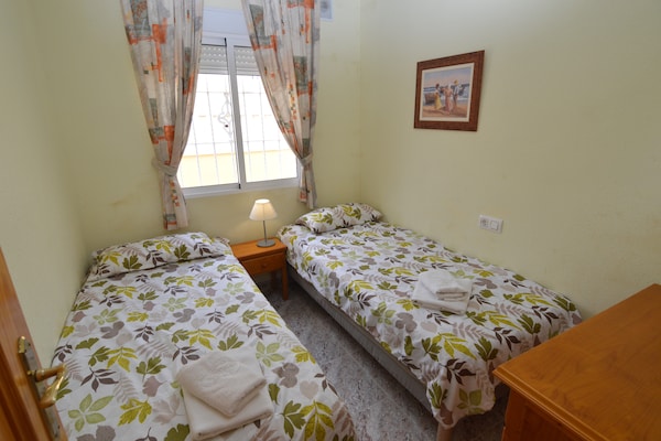 Foto van Zonnig verblijf, Orihuela Costa - Vakantiehuis in Orihuela Costa - BedRoom
