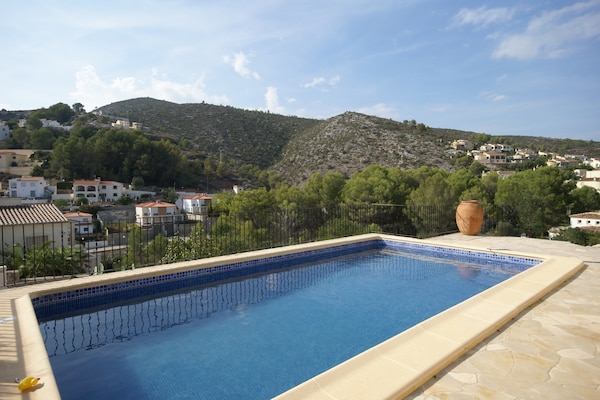 Foto van Vakantiehuis Alcalalí met zwembad en uitzicht - Vakantiehuis in Alcalali - PoolOfHouse
