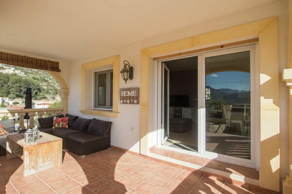 Foto van Vakantiehuis Alcalalí met zwembad en uitzicht - Vakantiehuis in Alcalali - TerraceBalcony