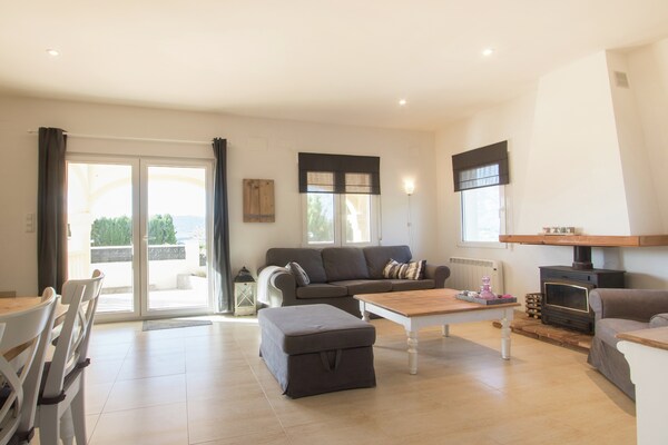 Foto van Vakantiehuis Alcalalí met zwembad en uitzicht - Vakantiehuis in Alcalali - LivingRoom