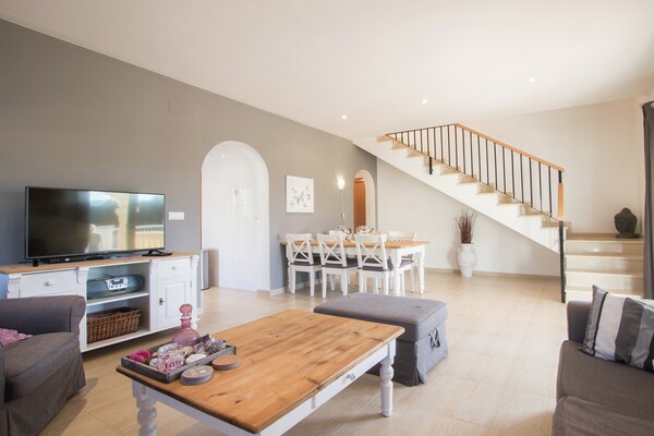 Foto van Vakantiehuis Alcalalí met zwembad en uitzicht - Vakantiehuis in Alcalali - LivingRoom