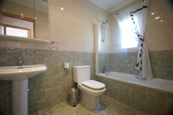 Foto van Vakantiehuis Alcalalí met zwembad en uitzicht - Vakantiehuis in Alcalali - BathRoom