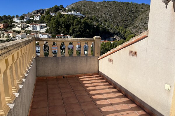Foto van Vakantiehuis Alcalalí met zwembad en uitzicht - Vakantiehuis in Alcalali - Untagged