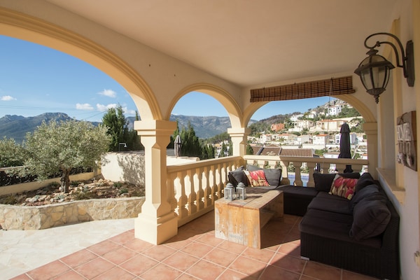 Foto van Vakantiehuis Alcalalí met zwembad en uitzicht - Vakantiehuis in Alcalali - TerraceBalcony
