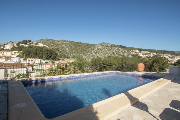 Foto van Vakantiehuis Alcalalí met zwembad en uitzicht - Vakantiehuis in Alcalali - PoolOfHouse