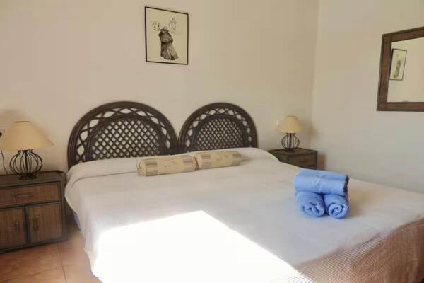 Foto van Luxe verblijf op Ibiza met uitzicht op de oceaan - Vakantiehuis in San Jose - BedRoom