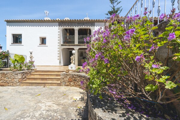 Foto van Landhuis in Ibiza met zwembad bij strand - Vakantiehuis in Santa Eulalia del rio - ExteriorSummer