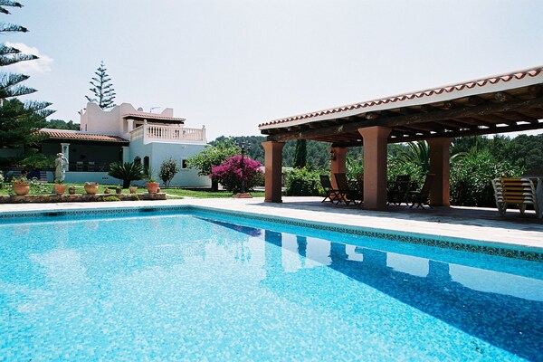 Foto van Landhuis in Ibiza met zwembad bij strand - Vakantiehuis in Santa Eulalia del rio - ExteriorSummer