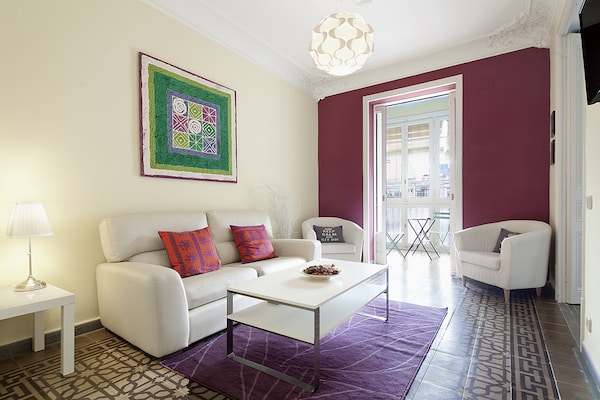 Foto van Appartement in Barcelona bij Passeig de Gràcia - Vakantiehuis in Barcelona - LivingRoom