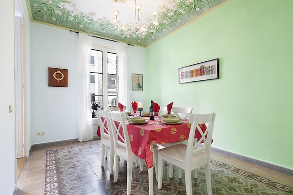 Foto van Appartement in Barcelona bij Passeig de Gràcia - Vakantiehuis in Barcelona - DiningRoom